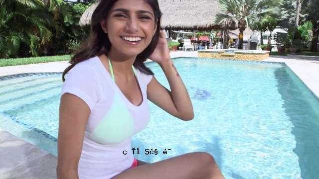 MIAKHALIFA-SeanLawless 是第一个在池塘里游泳的人 [MiaKhalifa]